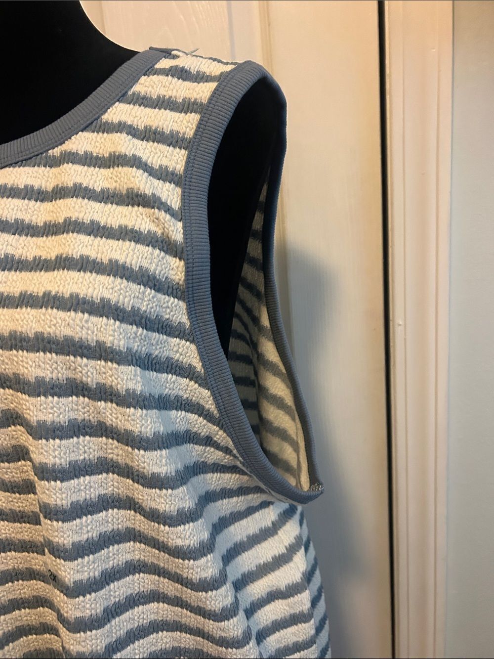 NWT Maurices blue and White Striped Sleeveless Tank - Picture 4 of 5